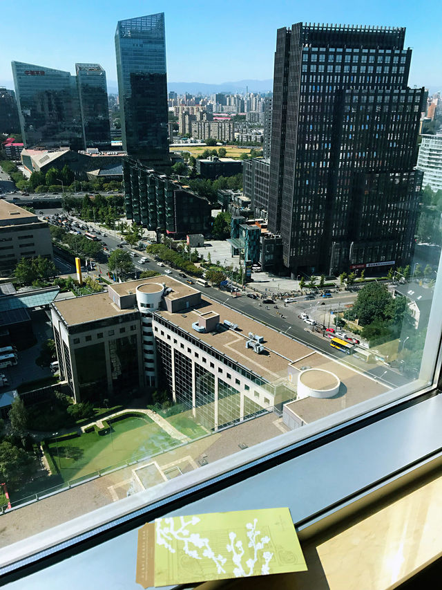 โรงแรม 🏨 หรูบนย่านธุรกิจแต่สงบและน่าพักผ่อน 