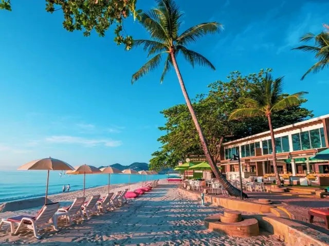 🏖️ Stay at Baan Samui Resort