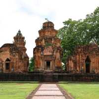 ปราสาทศีขรภูมิ งามสง่า เสน่ห์ศิลปะขอมโบราณ