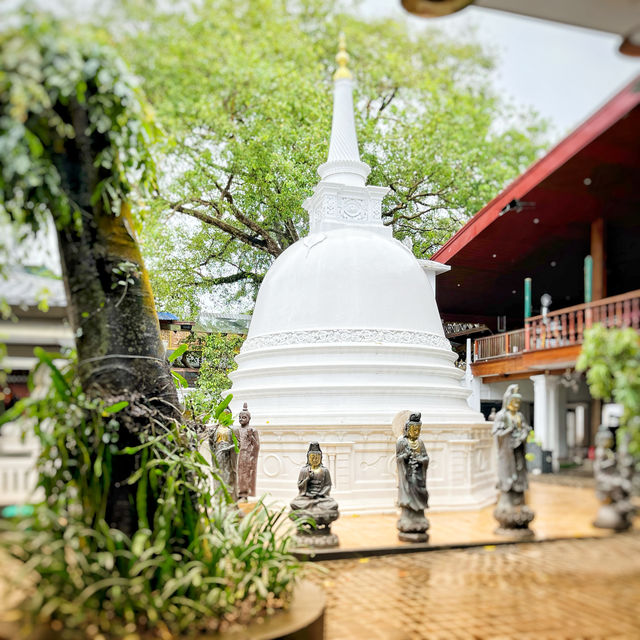 カオスな雰囲気のガンガラーマ寺院
