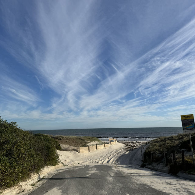 The prettiest beach walk 🚶‍♀️