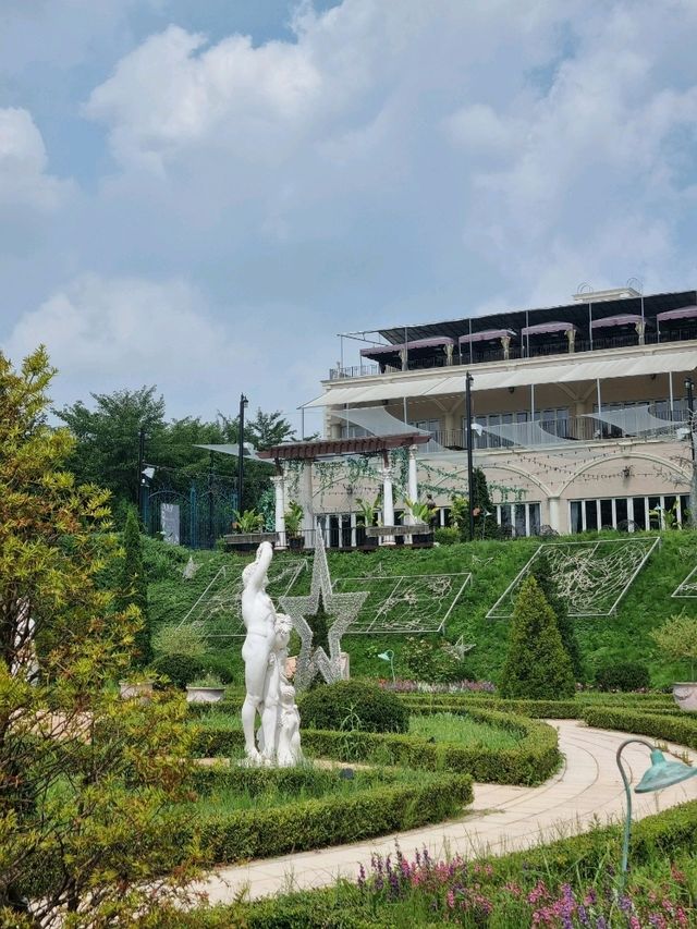 유럽에 온듯한 이곳의 정체는?