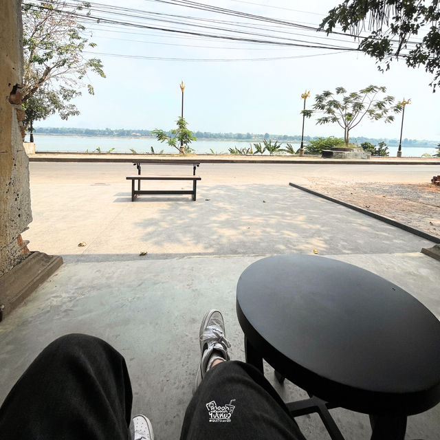 ไปนั่งจิบกาแฟชมวิวแม่น้ำโขงกันที่คาเฟ่ จ.นครพนมกัน