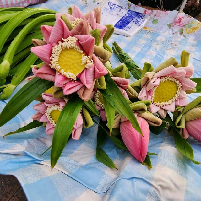ตลาดเช้าริมน้ำเมืองอุทัยธานี