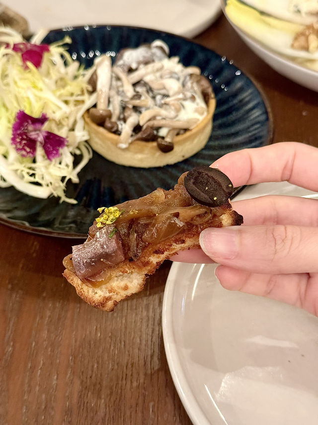 《差館上街的法式小酒館》