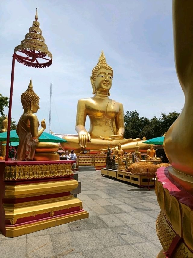 ไหว้พระใหญ่ เขาพระตำหนัก