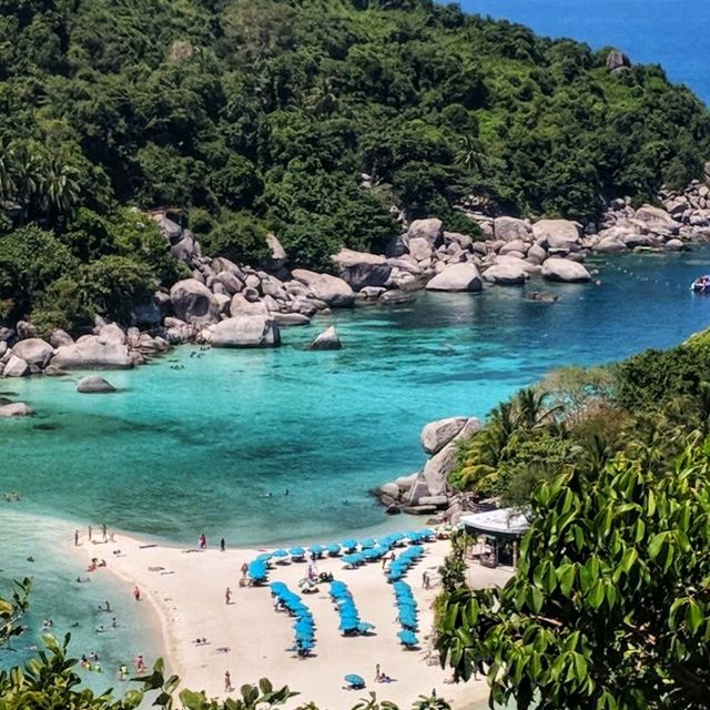 วิวทะเลมุมสูงเกาะนางยวน