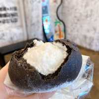 ㅇㅂㅂ ABEBE BAKERY超夯排隊名店！爆漿奶油甜甜圈，一口咬下幸福感滿到溢出來！🍩💕