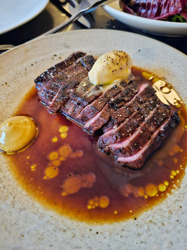 Trendy Restaurant executing eclectic dishes !