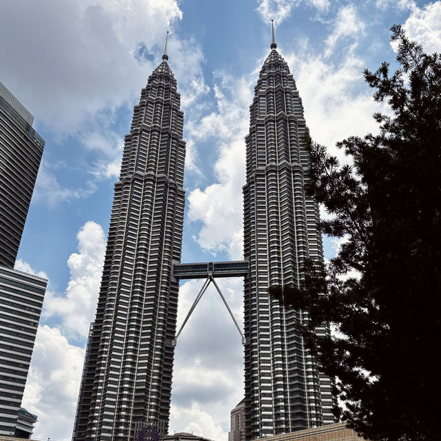 "KLCC Cityscape: A Stunning Skyline of the Petronas Twin Towers"