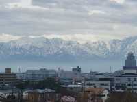 富山最美的不只星巴克 還有後面綿延的山峰