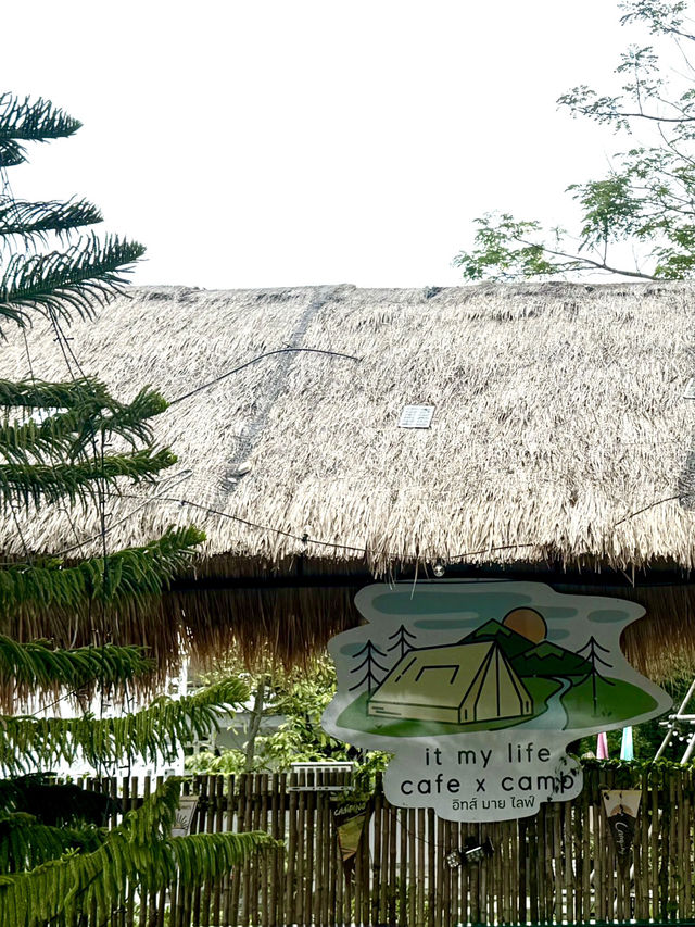ที่พัก Glamping มี Cafe ริมลำธารซ่อนอยู่ที่บางแสน