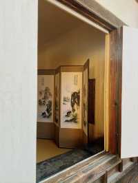 Discovering traditional hanok village with no crowds around 