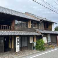 綺麗な海と歴史と何故かボート