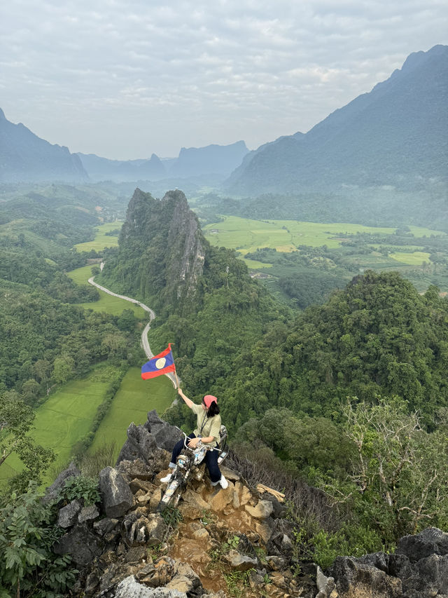 ผาหนามไซ | วังเวียง ⛰️🌤️🌳🇱🇦