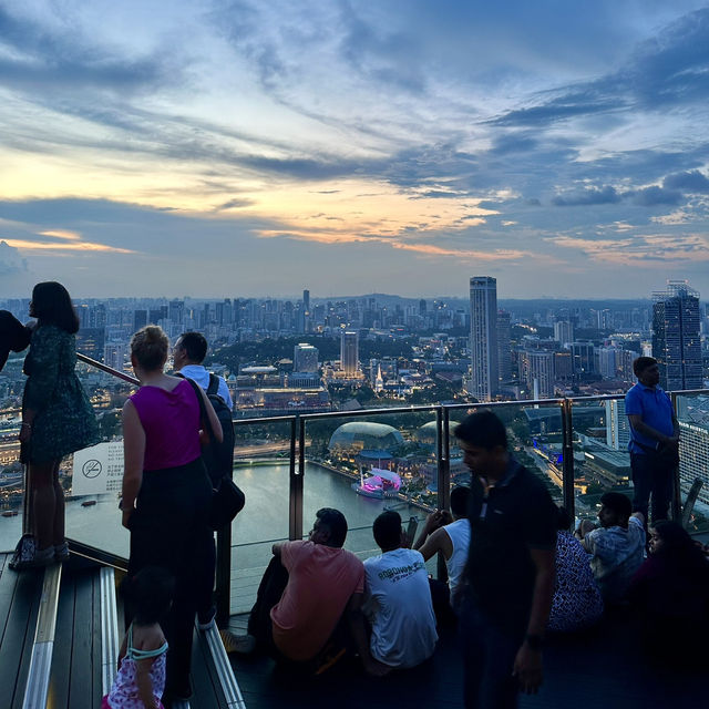 มาสิงค์โปร์ห้ามพลาด CÉ LA VI Singapore: Restaurant
