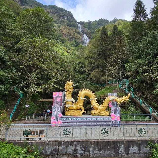 น้ำตกสีเงิน silver waterfall