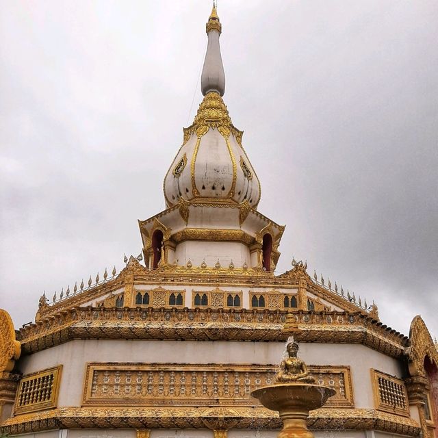 สักการะพระบรมสารีริกธาตุ ณ พระมหาเจดีย์ชัยมงคล