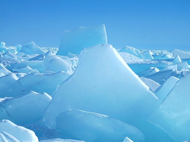 【ロシア】世界最大級の御神渡り！氷が割れるバイカル湖