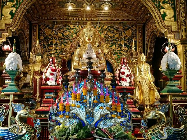 พาพ่อชมวัดสวยกลางเมืองเชียงราย