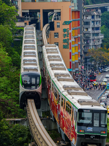Kereta cepat melintas