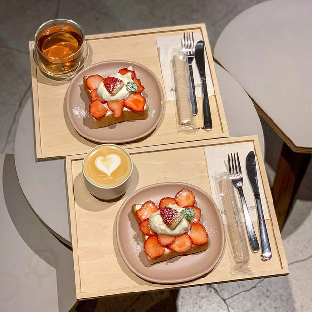 Seasonal strawberry toast in Harajuku🍓