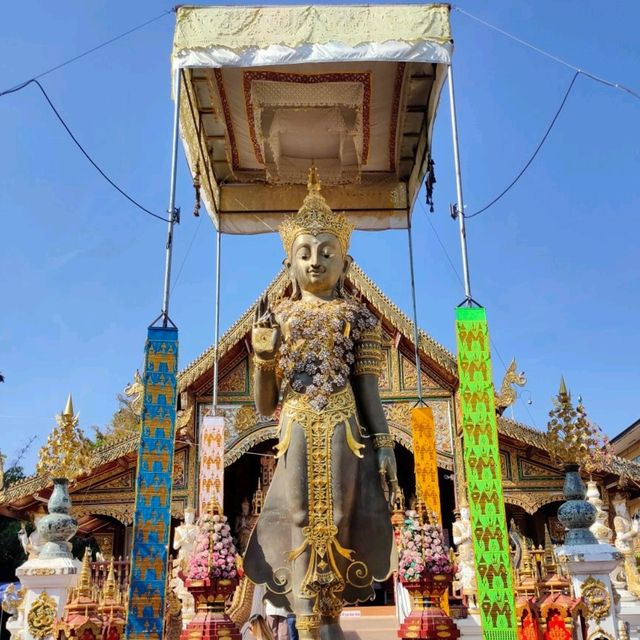 【チェンライ】奇跡のお寺 Wat Mung Muang