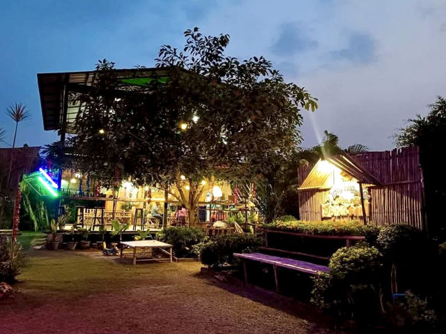 คาเฟ่กลางทุ่งนาวิวสุดปัง คาเฟ่สุดชิล อาหารอร่อย
