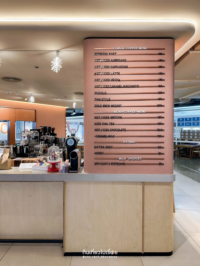 นั่งจิบกาแฟกันที่ Nana Coffee Roasters