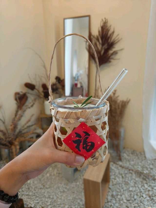 The Perfect Blend of Tea, Charm, and Flowers 