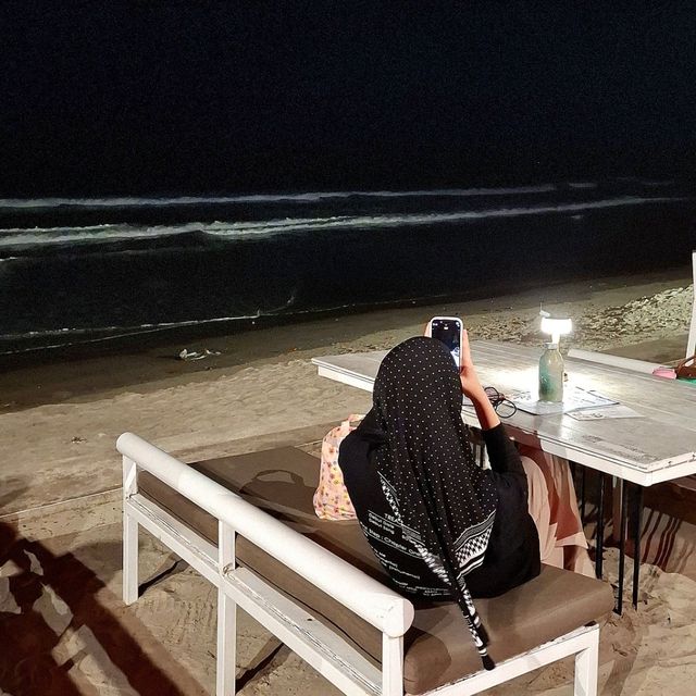SEASIDE DINING AT SAND'S BEACH CAFE, PANTAI BALOK