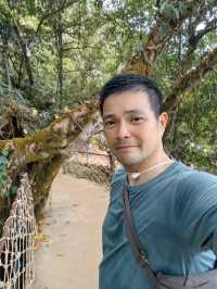   "ผ้าแดง" เขาคิชฌกูฏ  