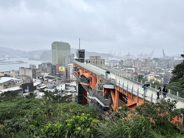 基隆新地標！登上「基隆塔」，俯瞰壯麗海景與郵輪風光