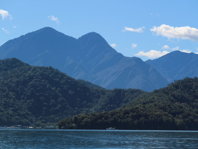 SUN MOON LAKE 