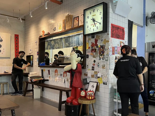 Creative fusion neighborhood cafe in OUG