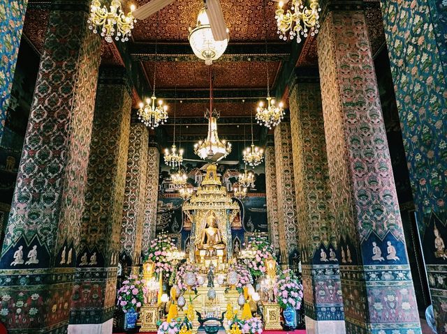 泰國曼谷市中心著名古跡皇家寺廟景點：巴吞哇那南寺，白色大理石寺廟建築，雄偉壯觀，適合打卡拍照📸冥想