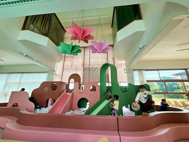 คาเฟ่เด็ก Reyn.ne' Playhouse and Cafe