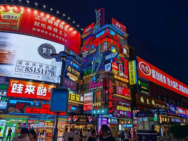 Lights, Bites & City Nights: Uncover the Buzz of Huangxing Road Walking Street in Changsha