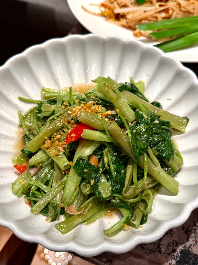 價錢親民！曾獲米芝蓮必比登美食推薦的海景泰國菜🥢