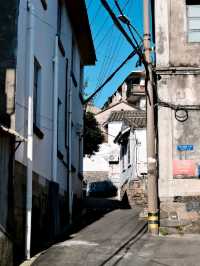 Filial Piety Archway: A Glimpse into Old Street Life