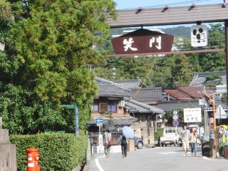 Enjoy a nostalgic stroll through the atmospheric Shomon Street.