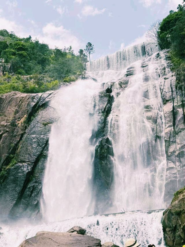 中國浙江台州著名景點：天台山大瀑布，適合打卡拍照📸