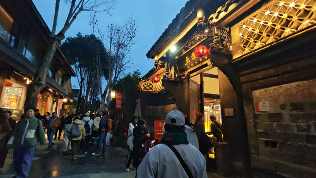 Wide and Narrow Alleys in Chengdu