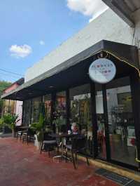 Flowers in the Window cafe | ลาดพร้าว