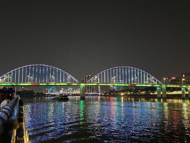 **🌉【南寧亭子碼頭遊船】夜遊邕江，璀璨夜景盡收眼底！✨**  
