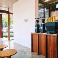 THANK cafe & bistro : คาเฟ่สไตล์มินิมอล