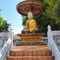 ไหว้พระในวิหารสถาปัตยกรรมล้านนา
