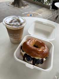 NEW YORK BAGELOUS MUSEUM คาเฟ่เบเกิลใจกลางเซี่ยงไฮ้