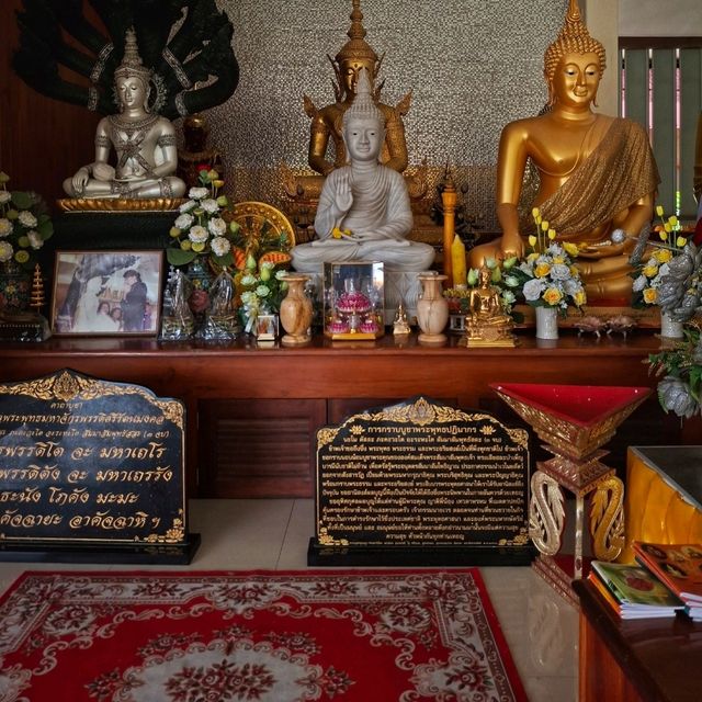 ไหว้ขอพรสมเด็จพระพุทธมหาจักรพรรดิศรีรัตนมงคล