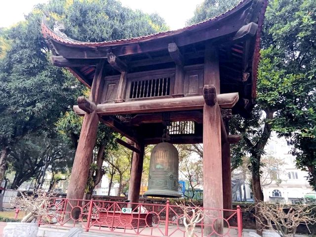 วัดที่ใหญ่ที่สุดในHanoi "Temple of Litrrature"